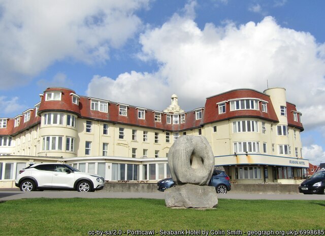 Porthcawl - Seabank Hotelcc-by-sa/2.0 - © Colin Smith - geograph.org.uk/p/6998685